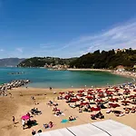 L'angolo Dei Poeti 아파트 레리치